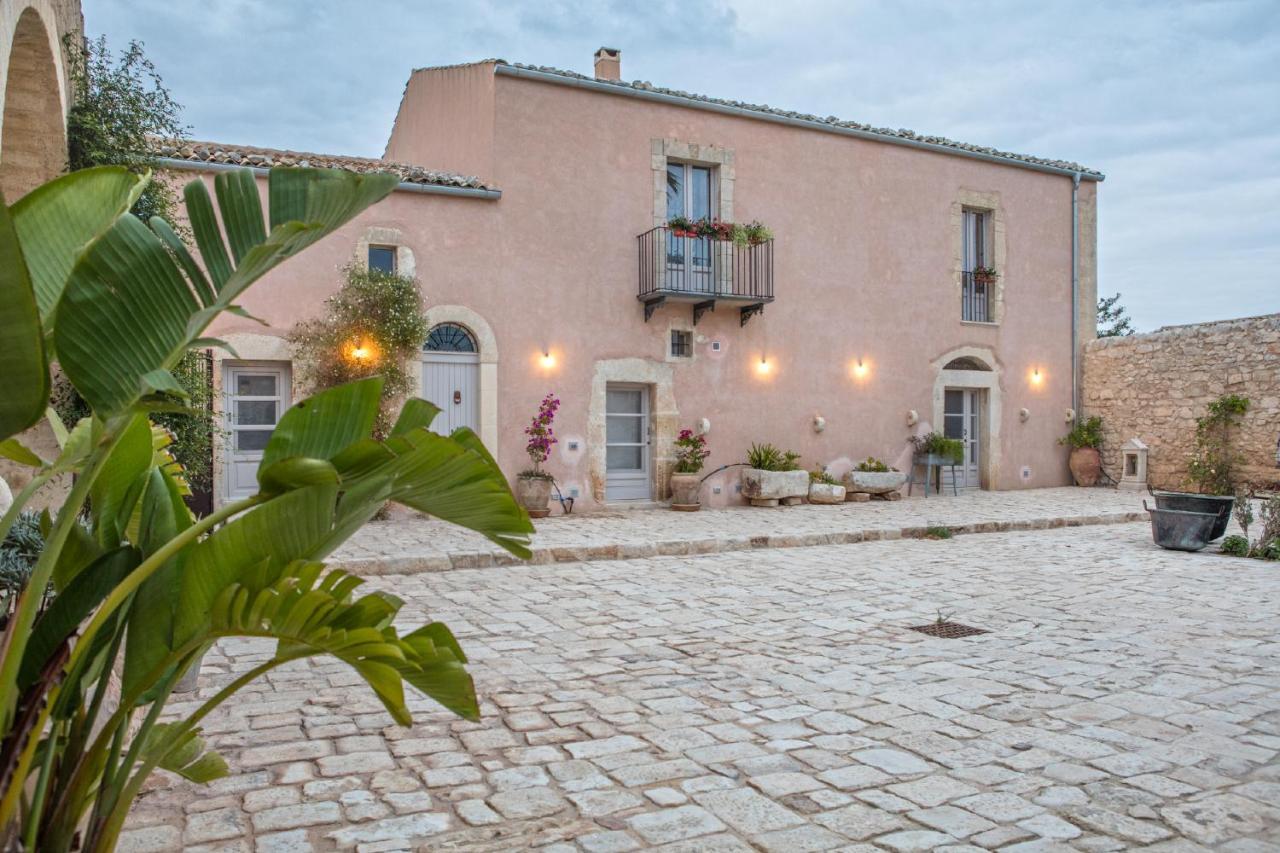 Гостевой дом Terre Di Cavalusi Relais Доннафугата Экстерьер фото